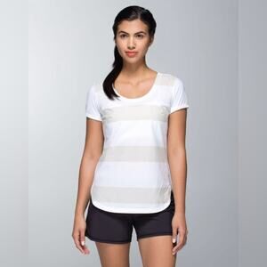 Lululemon Lightened Up Short Sleeve Activewear Athleisure Running Workout 8